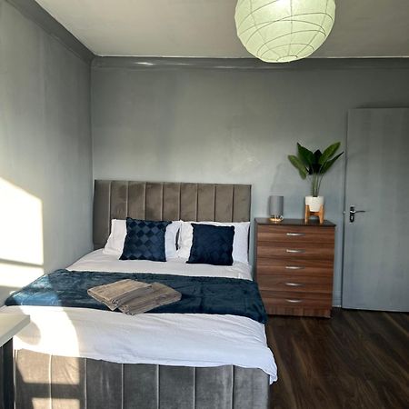 לונדון Luxury Room In A 4 Bedroom Flat! 4 Minutes Walk To Kingscross, St Pancras מראה חיצוני תמונה
