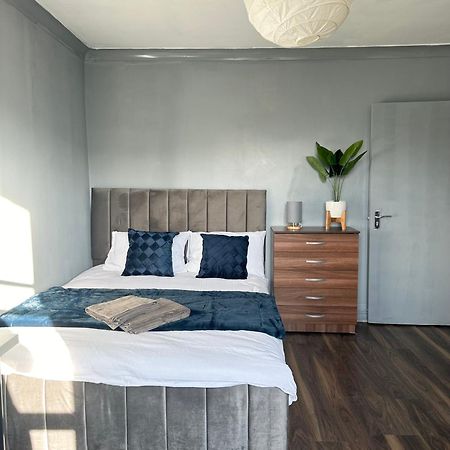 לונדון Luxury Room In A 4 Bedroom Flat! 4 Minutes Walk To Kingscross, St Pancras מראה חיצוני תמונה