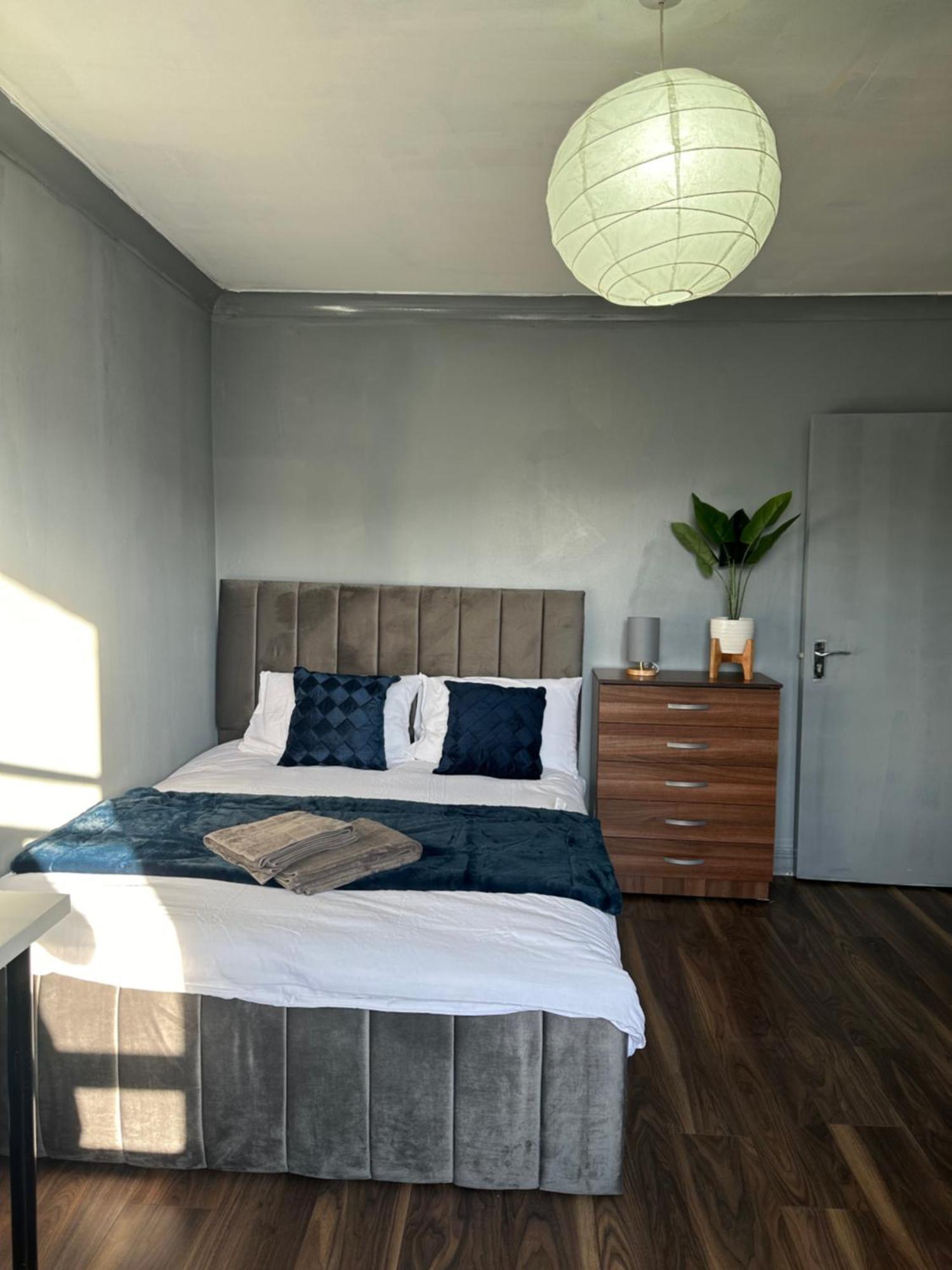 לונדון Luxury Room In A 4 Bedroom Flat! 4 Minutes Walk To Kingscross, St Pancras מראה חיצוני תמונה