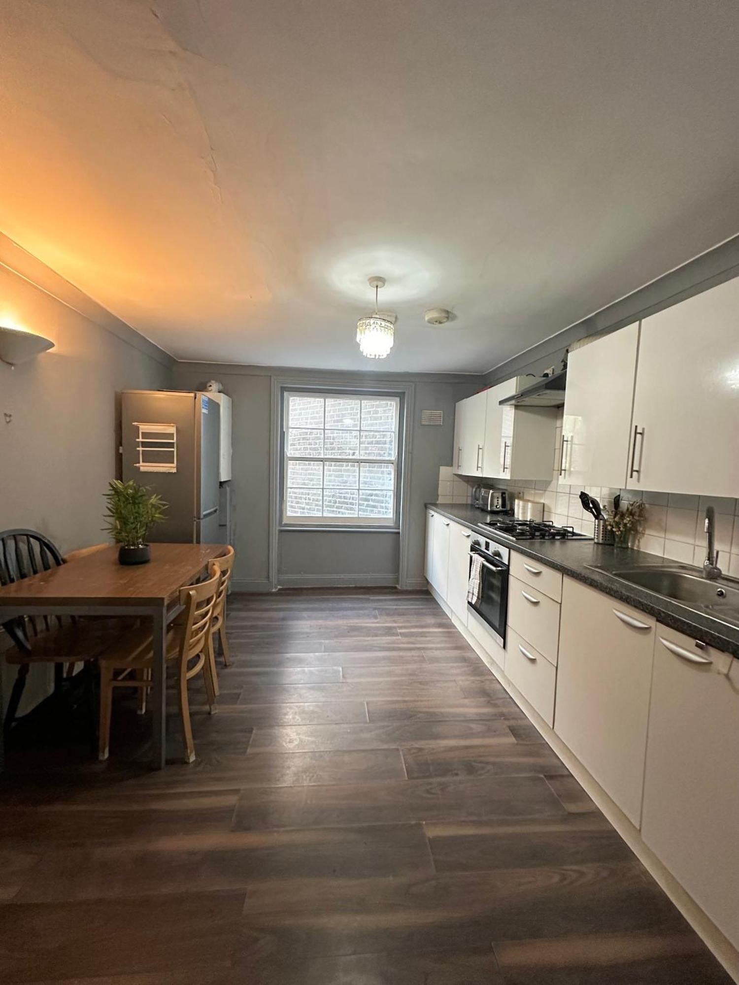 לונדון Luxury Room In A 4 Bedroom Flat! 4 Minutes Walk To Kingscross, St Pancras מראה חיצוני תמונה