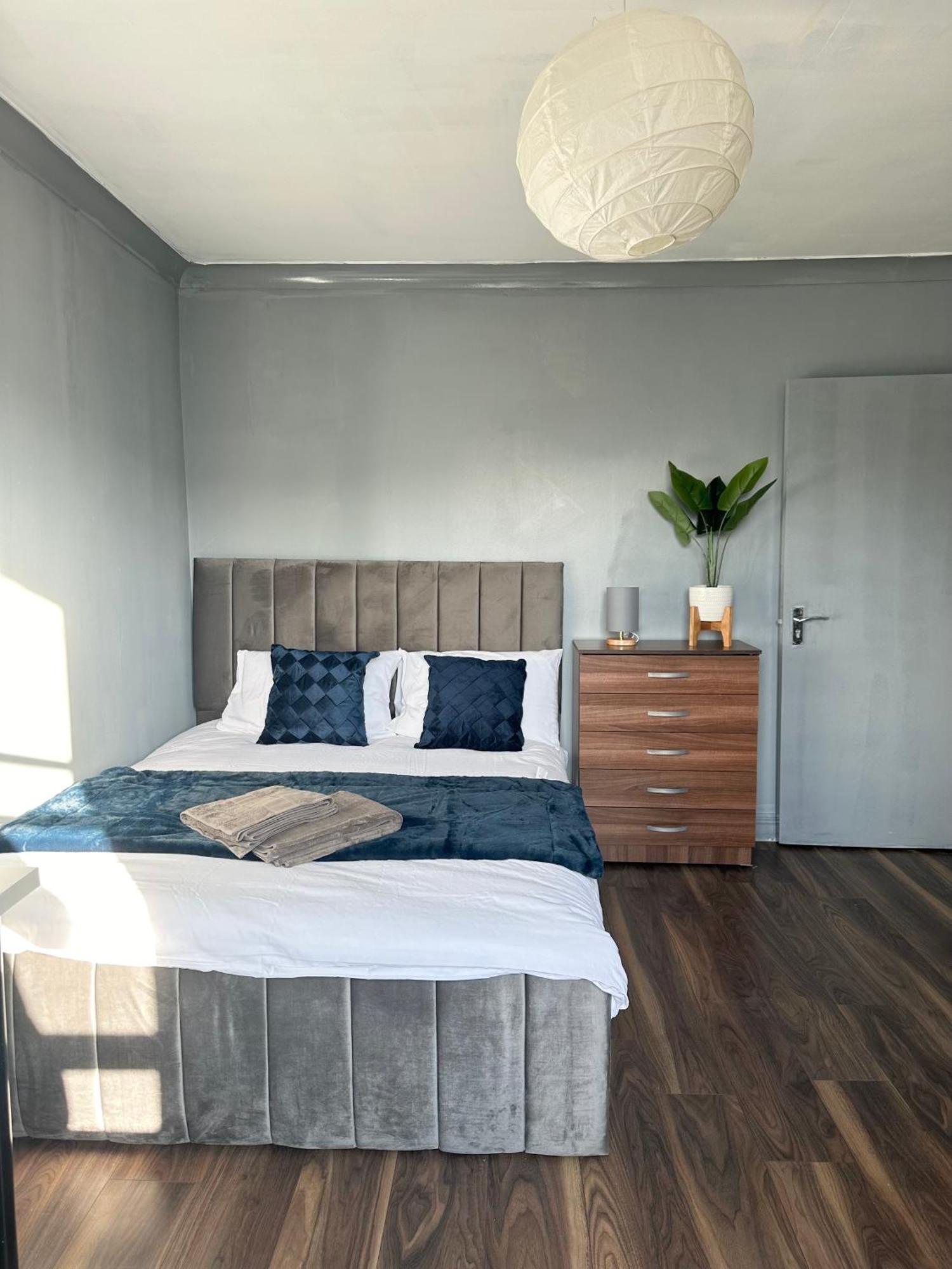לונדון Luxury Room In A 4 Bedroom Flat! 4 Minutes Walk To Kingscross, St Pancras מראה חיצוני תמונה