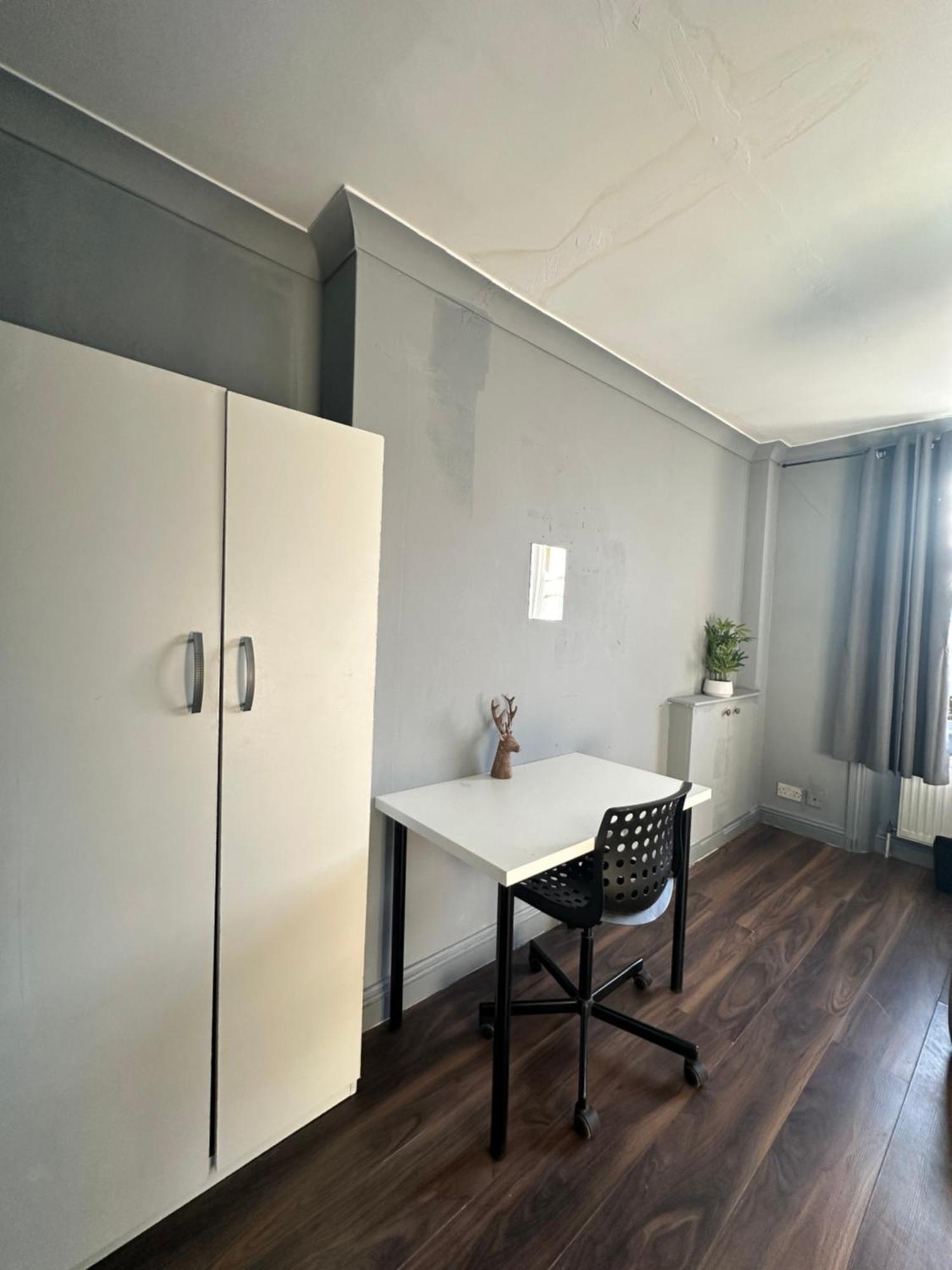 לונדון Luxury Room In A 4 Bedroom Flat! 4 Minutes Walk To Kingscross, St Pancras מראה חיצוני תמונה