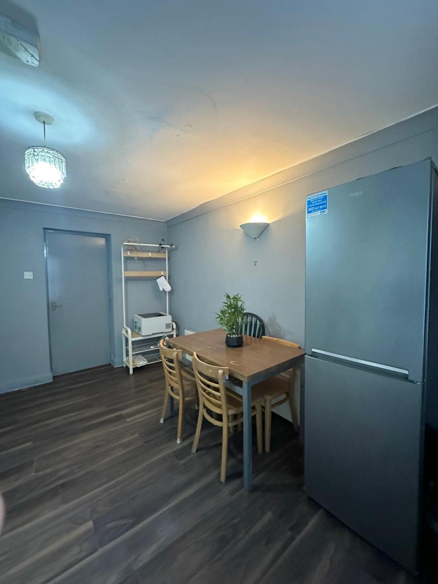 לונדון Luxury Room In A 4 Bedroom Flat! 4 Minutes Walk To Kingscross, St Pancras מראה חיצוני תמונה