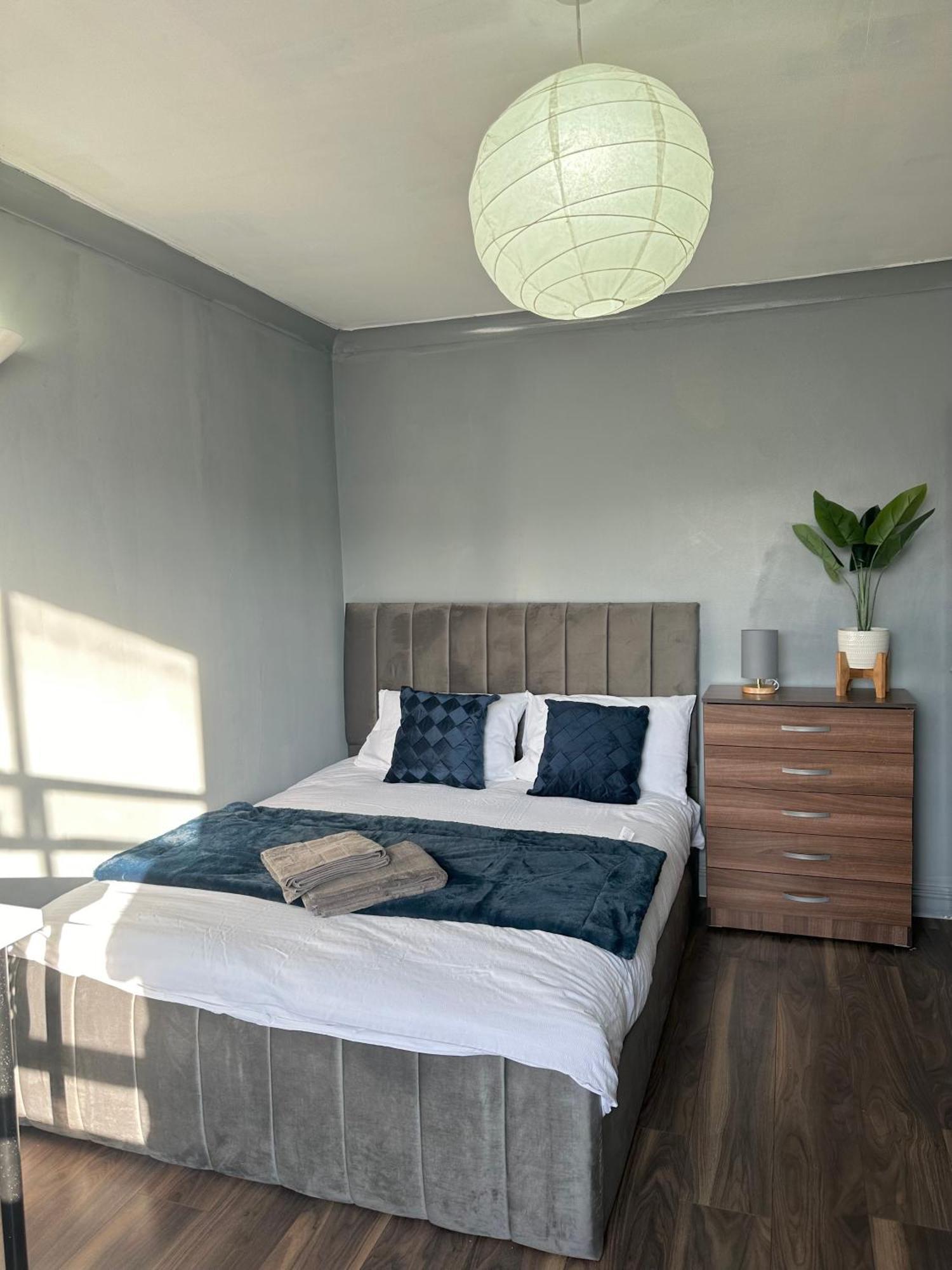 לונדון Luxury Room In A 4 Bedroom Flat! 4 Minutes Walk To Kingscross, St Pancras מראה חיצוני תמונה