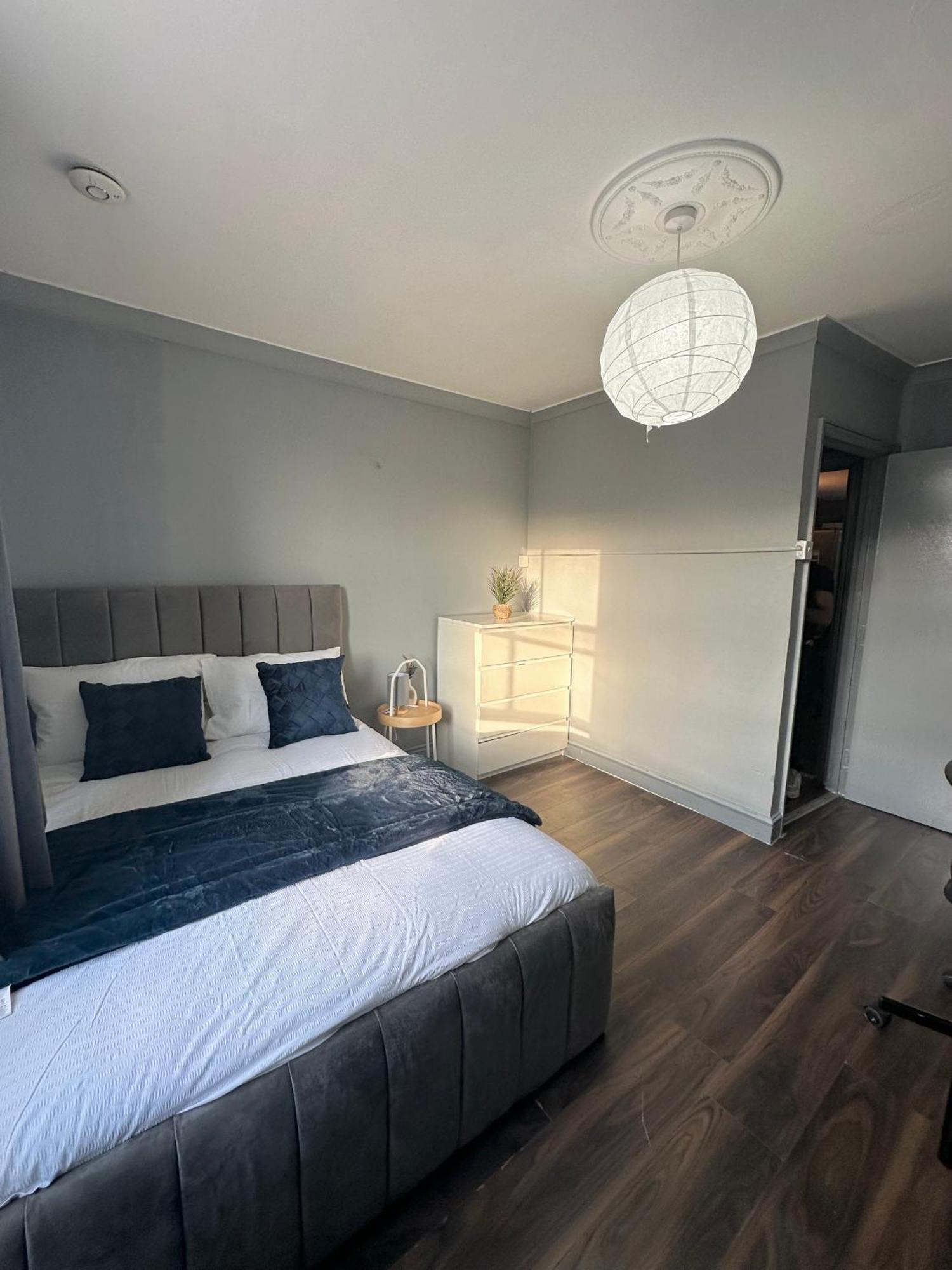 לונדון Luxury Room In A 4 Bedroom Flat! 4 Minutes Walk To Kingscross, St Pancras מראה חיצוני תמונה
